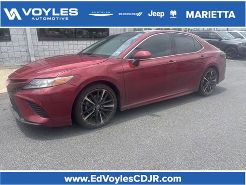 Used 2018 Toyota Camry XSE FWD image 1