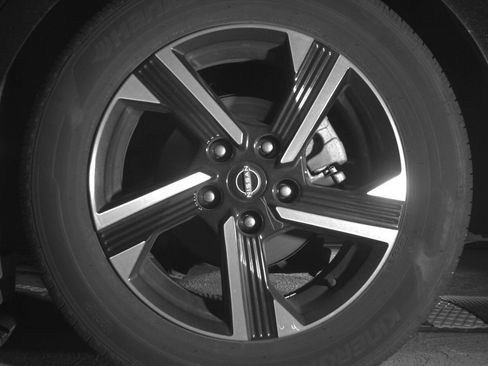 Used 2025 Nissan Sentra SV FWD image 11
