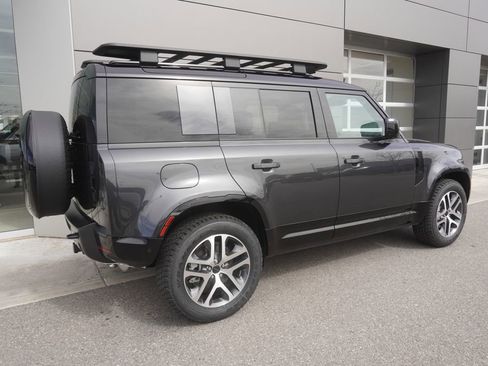 New 2026 Land Rover Defender 110 X-Dynamic SE image 4