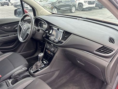 Used 2022 Buick Encore Preferred AWD/4WD image 27