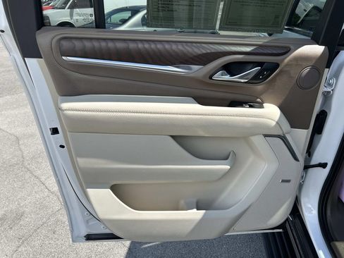 Used 2021 GMC Yukon XL Denali w/ Denali Premium Package AWD/4WD image 29