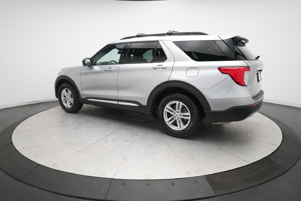 Used 2020 Ford Explorer XLT w/ Equipment Group 202A AWD/4WD image 31