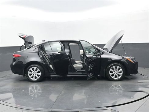 Used 2026 Toyota Corolla LE image 31