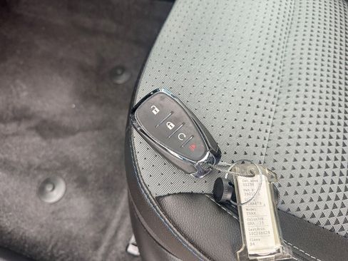 Used 2025 Chevrolet Trax LT w/ LT Convenience Package image 25