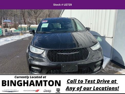 Used 2023 Chrysler Pacifica Touring-L w/ S Appearance Package image 4