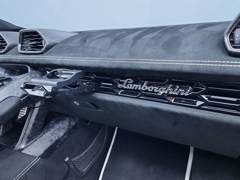 Used 2019 Lamborghini Huracan Performante AWD/4WD image 26