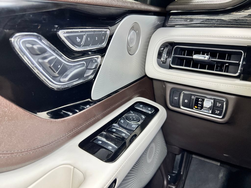 Used 2024 Lincoln Aviator Black Label AWD/4WD image 26