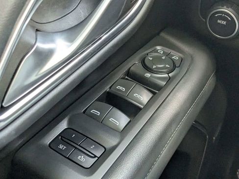 Used 2022 Chevrolet Suburban LT RWD image 21