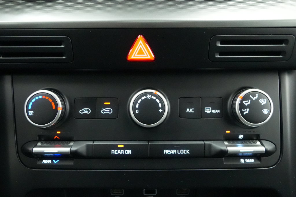 Used 2022 Kia Carnival LX FWD image 32