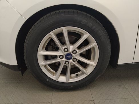 Used 2017 Ford Focus SE w/ Cold Weather Package FWD image 31