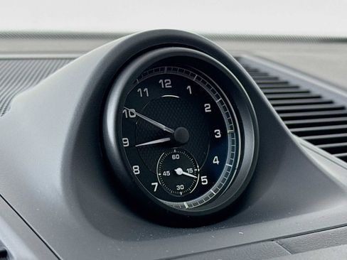 New 2026 Porsche Macan image 17