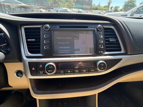 Used 2015 Toyota Highlander XLE FWD image 16