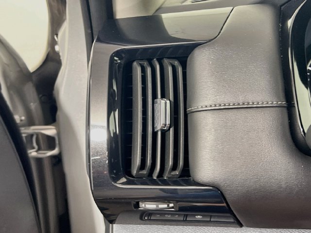Used 2024 Nissan Pathfinder SV FWD image 11