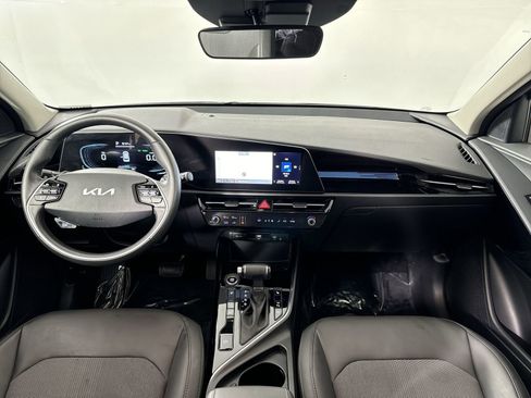 Used 2023 Kia Niro EX image 23