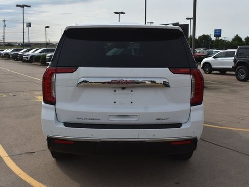 Used 2024 GMC Yukon SLT w/ SLT Luxury Package AWD/4WD image 6