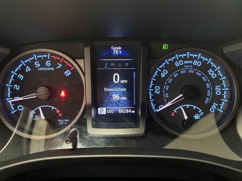 Used 2021 Toyota Tacoma TRD Off-Road AWD/4WD image 17