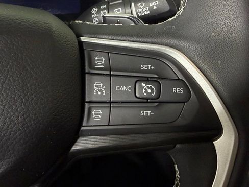 Used 2023 Jeep Grand Cherokee Altitude AWD/4WD image 20