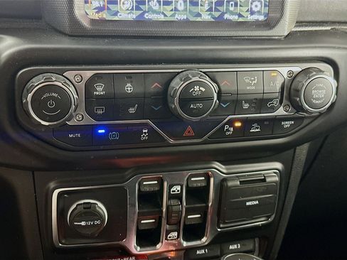 Used 2022 Jeep Wrangler Unlimited Rubicon 4xe w/ Cold Weather Group AWD/4WD image 24