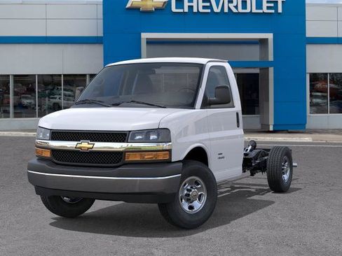 New 2026 Chevrolet Express 3500 RWD image 6