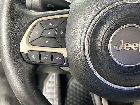 Used 2016 Jeep Renegade Latitude w/ Popular Equipment Group AWD/4WD image 29
