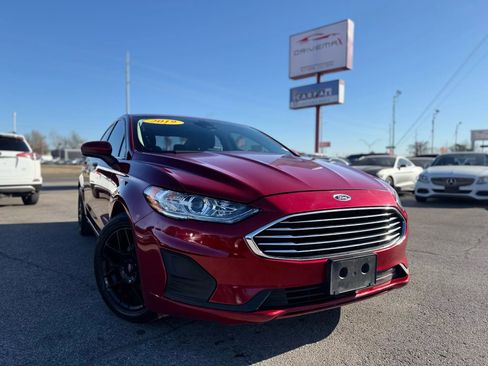 Used 2019 Ford Fusion SE image 2