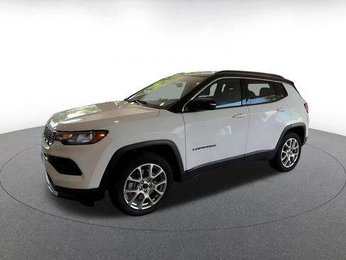 Used 2025 Jeep Compass Limited AWD/4WD image 8