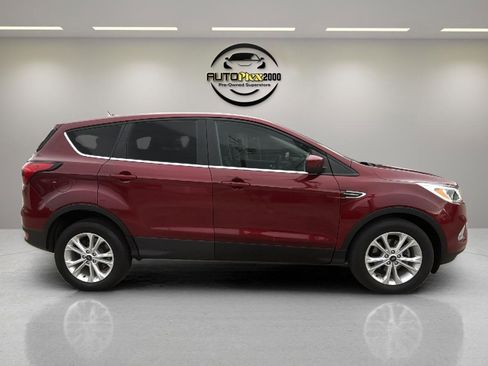 Used 2019 Ford Escape SE image 3