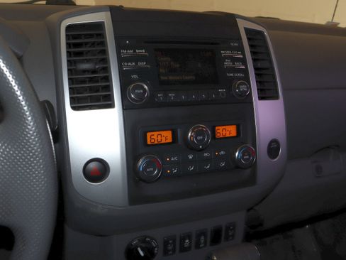 Used 2014 Nissan Frontier SV w/ SV Value Truck Package AWD/4WD image 30