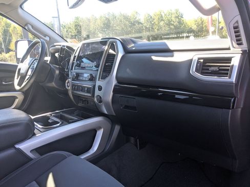 Used 2021 Nissan Titan SV w/ SV Convenience Package image 26