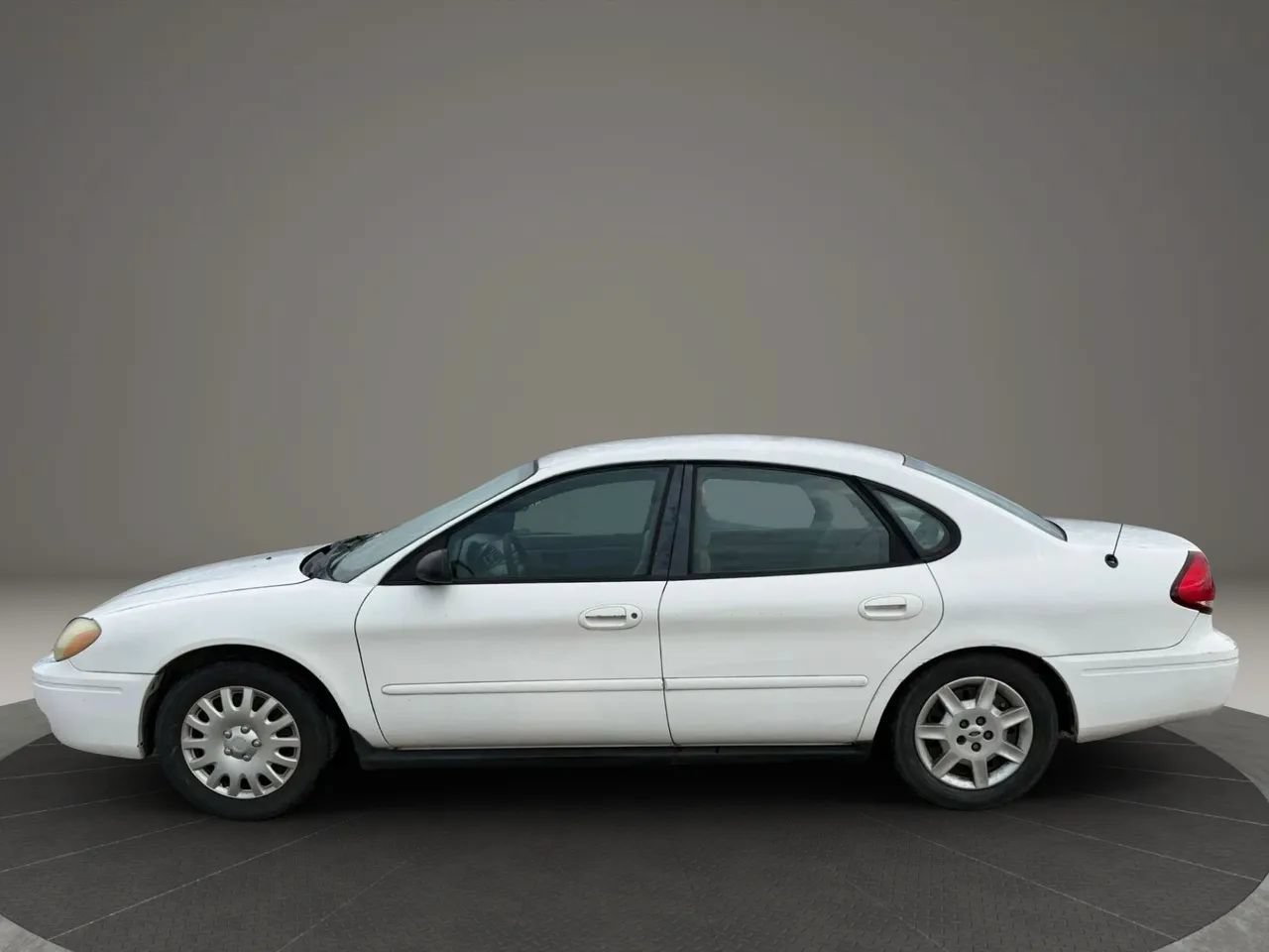 Used 2005 Ford Taurus SE FWD image 8