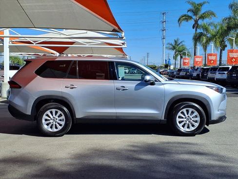 Used 2025 Toyota Grand Highlander AWD image 3