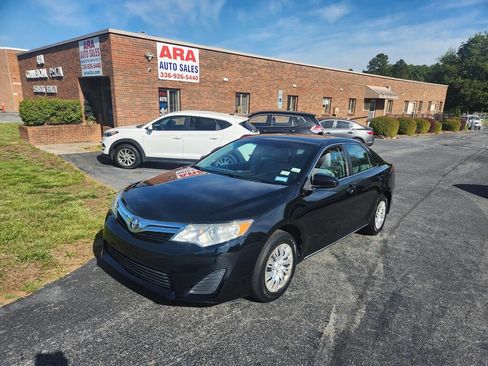 Used 2014 Toyota Camry LE FWD image 1