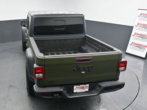 Used 2023 Jeep Gladiator Sport image 30