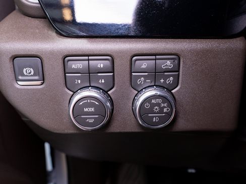 Used 2026 GMC Sierra 1500 SLT AWD/4WD image 31