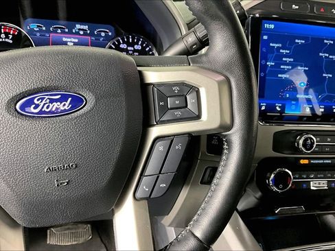 Used 2022 Ford F250 Lariat w/ Black Appearance Package image 13