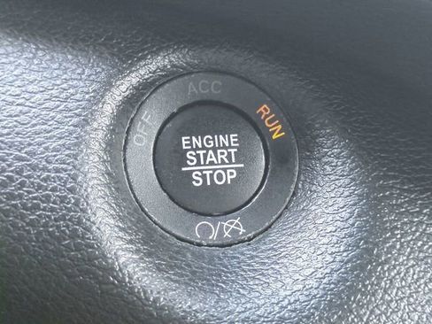 Used 2022 Jeep Cherokee Limited AWD/4WD image 28