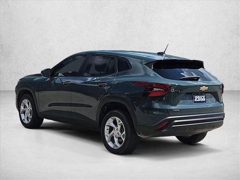Used 2025 Chevrolet Trax LS w/ LS Convenience Package FWD image 8