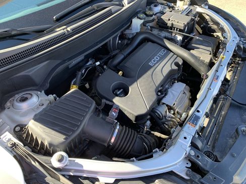 Used 2018 Chevrolet Equinox LT image 38