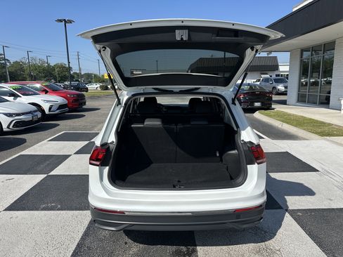 Used 2023 Volkswagen Tiguan SE FWD image 10