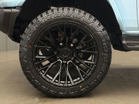 Used 2025 Ford Bronco Heritage Edition image 10