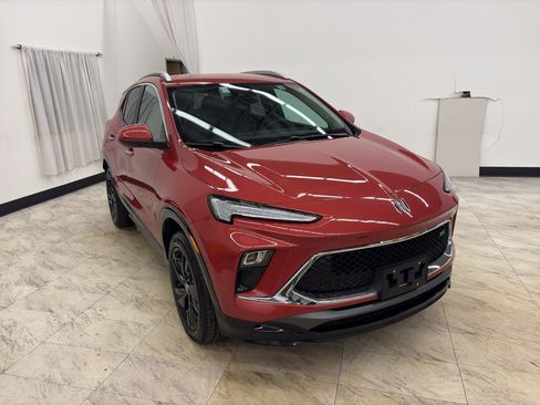 Used 2024 Buick Encore GX Sport Touring image 1