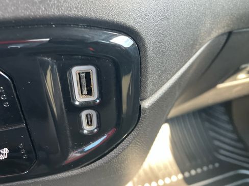 Used 2025 Chevrolet Silverado 1500 LT image 32