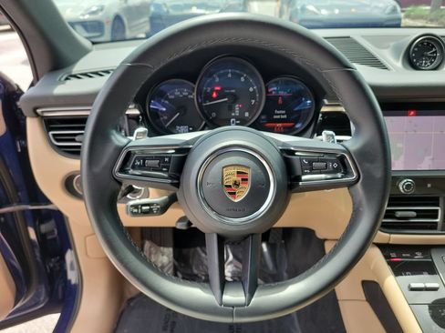 Certified 2023 Porsche Macan AWD/4WD image 35