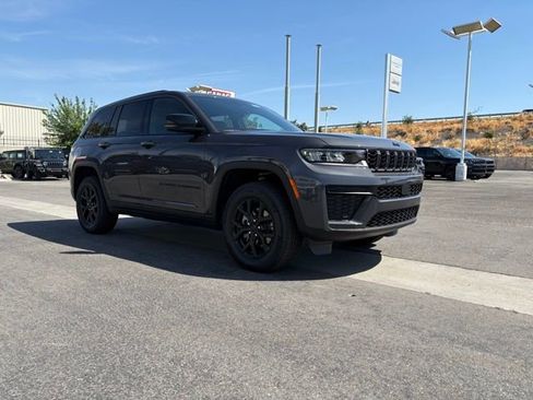 New 2026 Jeep Grand Cherokee Altitude AWD/4WD image 9