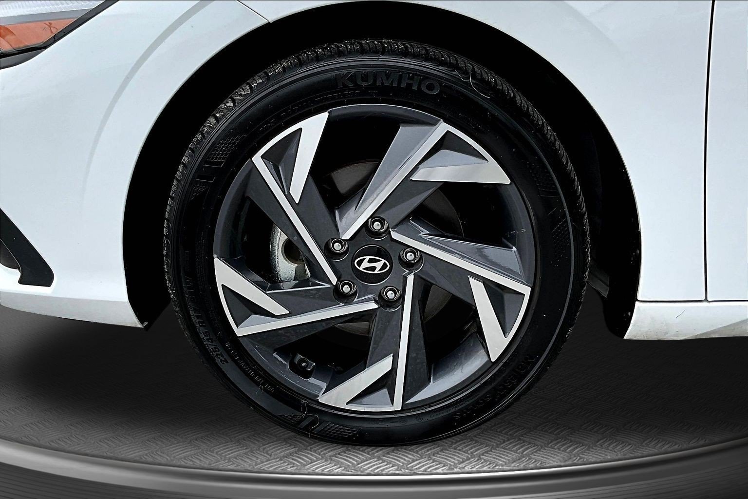 Used 2025 Hyundai Elantra Sport FWD image 28