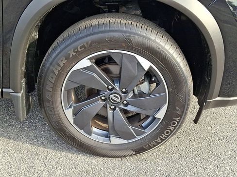 Used 2024 Nissan Rogue SV image 11