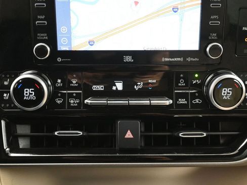 Used 2022 Toyota Highlander Limited AWD/4WD image 24