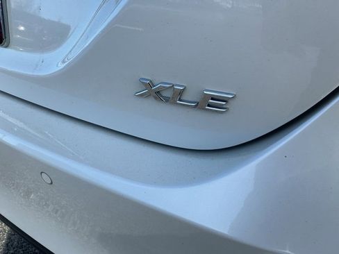 Used 2018 Toyota Camry XLE image 31