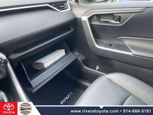 Used 2022 Toyota RAV4 XLE Premium AWD/4WD image 35