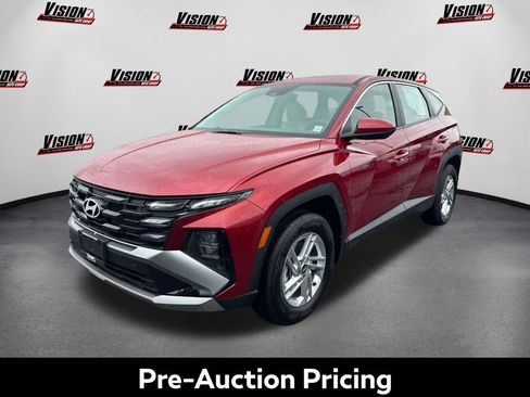 Certified 2025 Hyundai Tucson SE AWD/4WD image 1